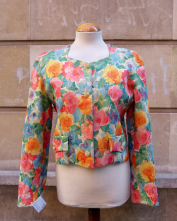 Mini blazer con estampado de flores Flowered Short Jacket by Merry Hat